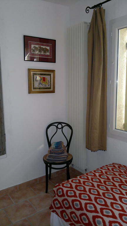 A L'Est D'Uzes Villa Saint-Siffret Rum bild