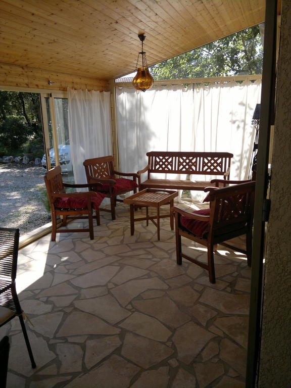 A L'Est D'Uzes Villa Saint-Siffret Rum bild