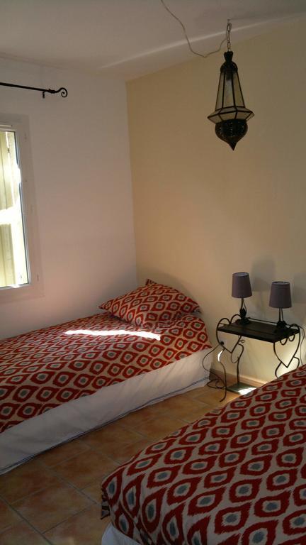 A L'Est D'Uzes Villa Saint-Siffret Rum bild
