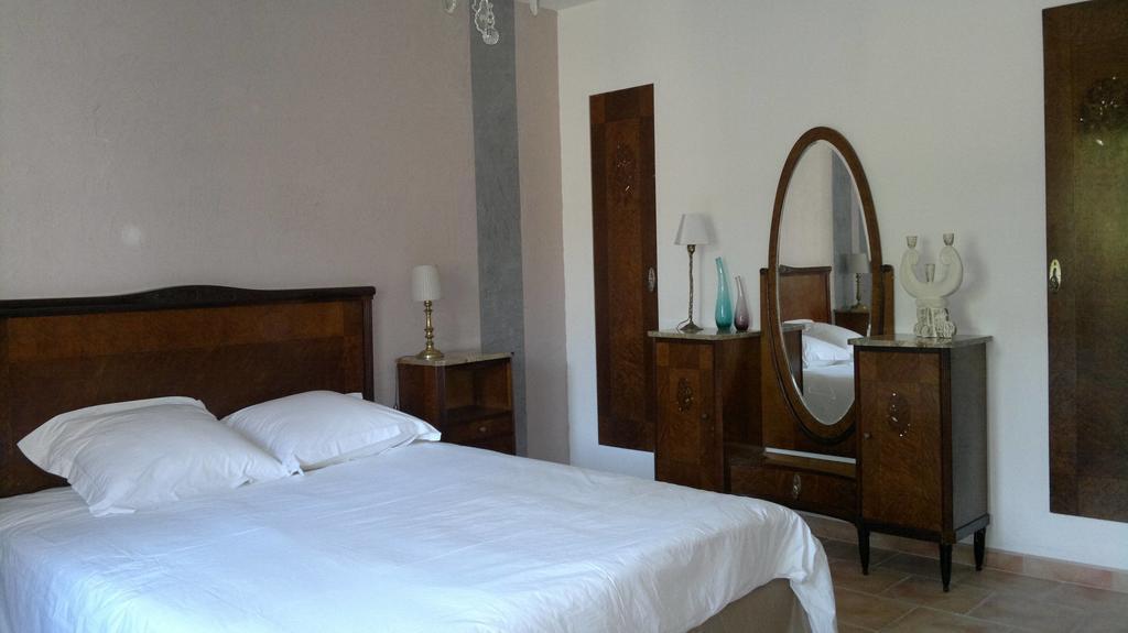 A L'Est D'Uzes Villa Saint-Siffret Rum bild
